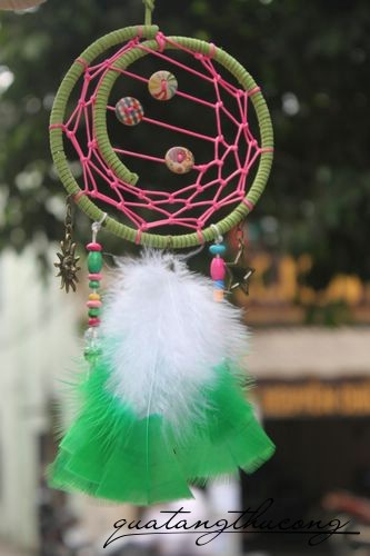 Dreamcatcher xanh lá thắt dây hồng độc đáo